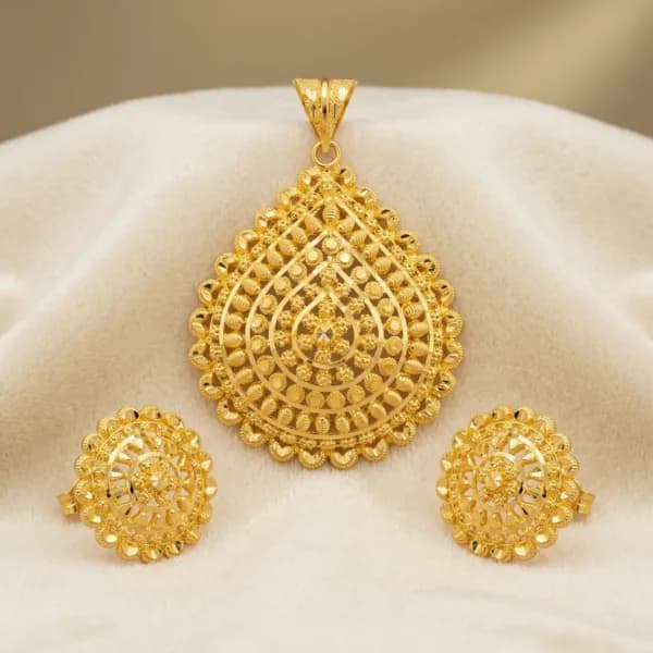Teardrop Filigree Gold Pendant Set